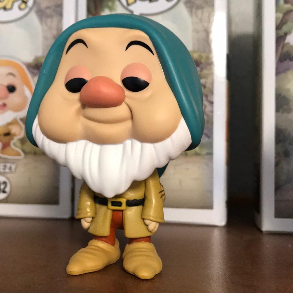 Sleepy funko pop figure Disney